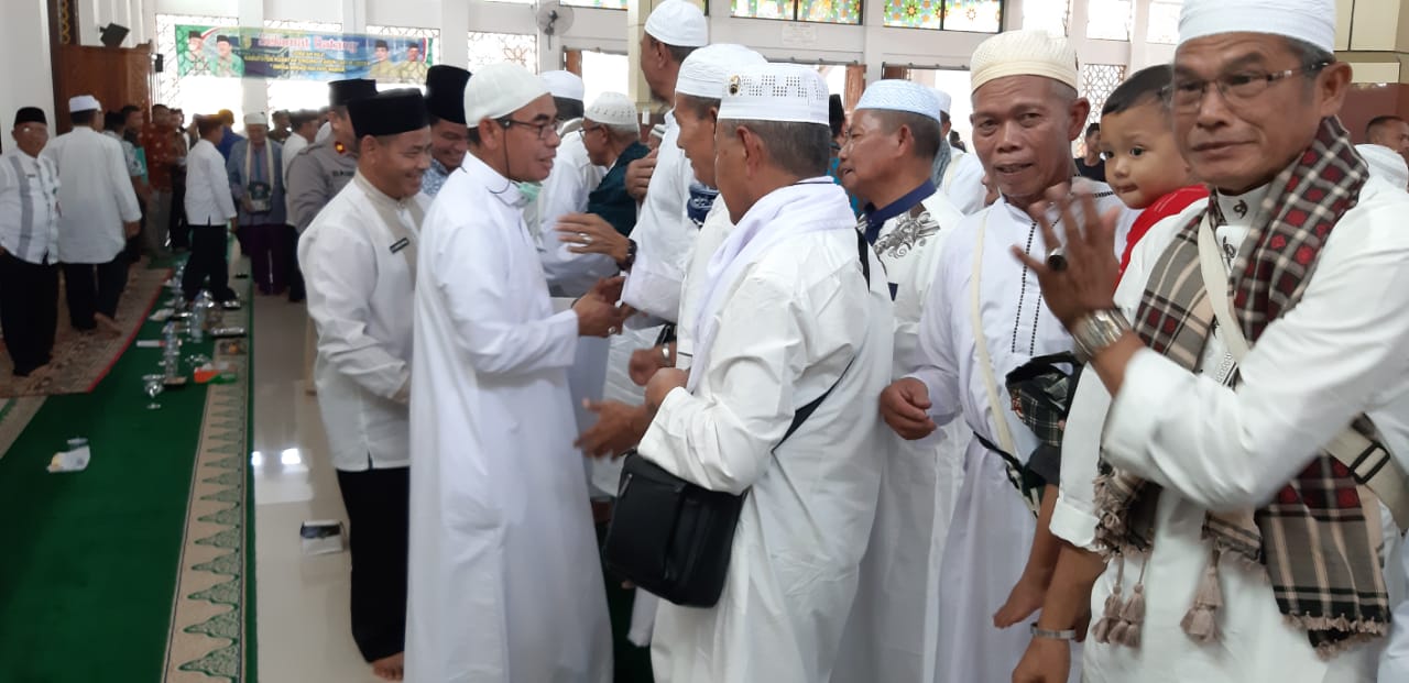 Kedatangan Jamaah Haji Kuansing Disambut Haru dan Isak Tangis Sanak Keluarga